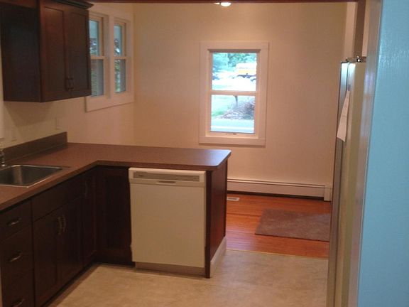 Kitchen & Dining Area