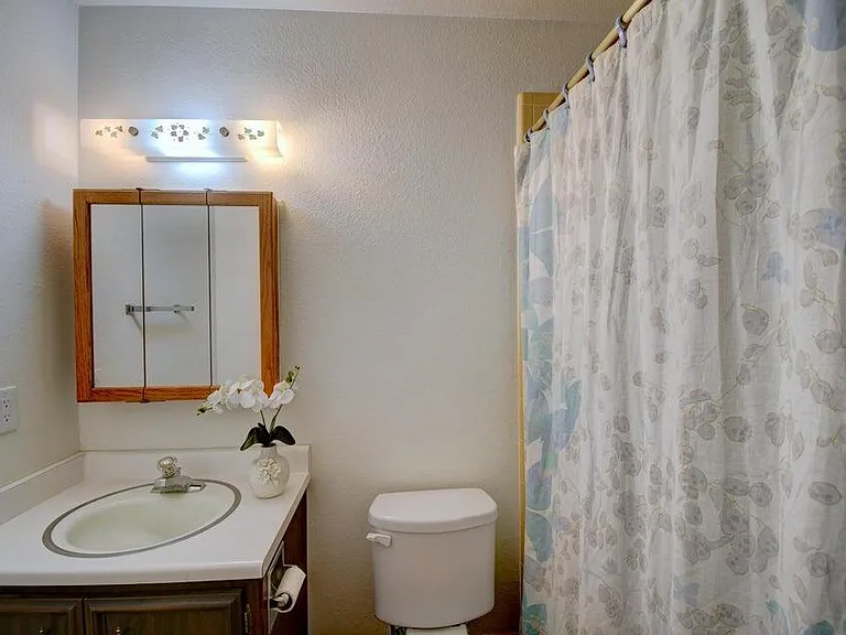 931 Country Club Dr SE #J — Photo 11