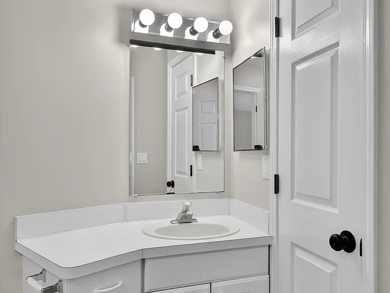 21150 Avon Ln — Photo 31