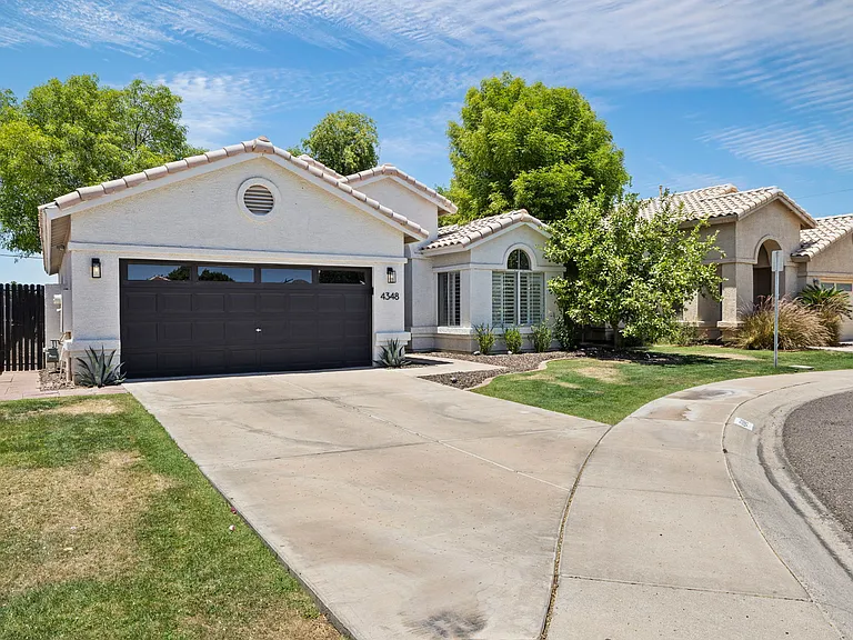 4348 N 32nd Pl — Photo 1