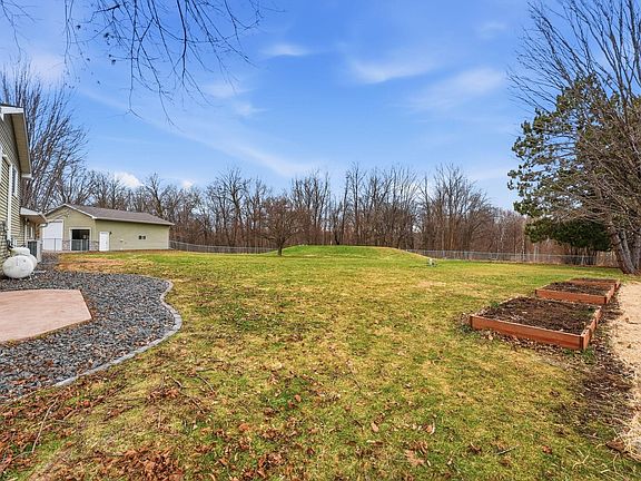 4th image of 8285 Birchview Rd