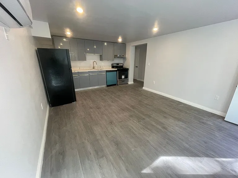 1019 N Hayworth Ave #11 — Photo 2