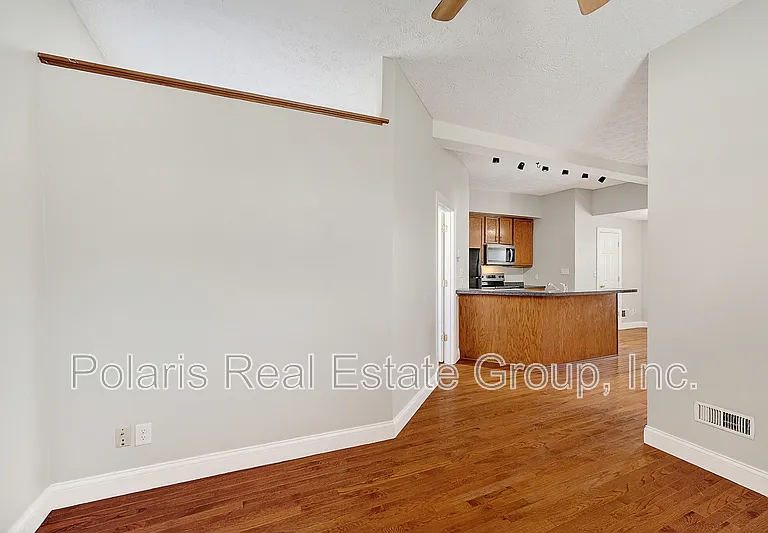145 E 14th St — Photo 7