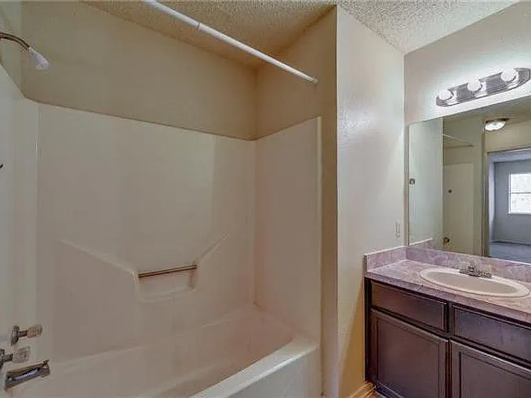 616 Race St #D — Photo 2