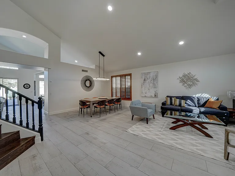 820 E Mountain Sage Dr — Photo 11