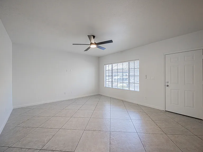 7801 N 44th Dr #1030 — Photo 6