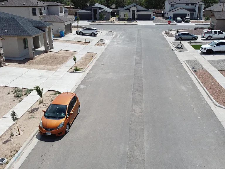 620 Adrian Arellano St W — Photo 4