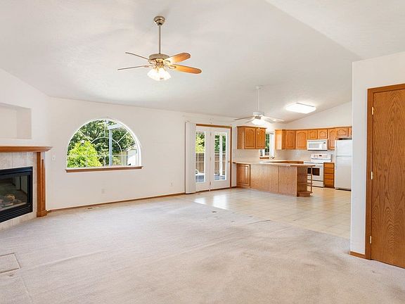 2nd image of 3315 S Woodlawn Dr