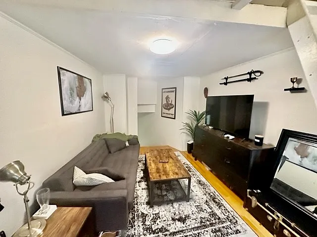 1 bed, 9999 sqft, $2,700 — Photo 2