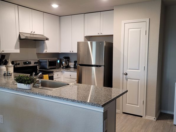 313 Cordova Xing, Seguin, TX 78155