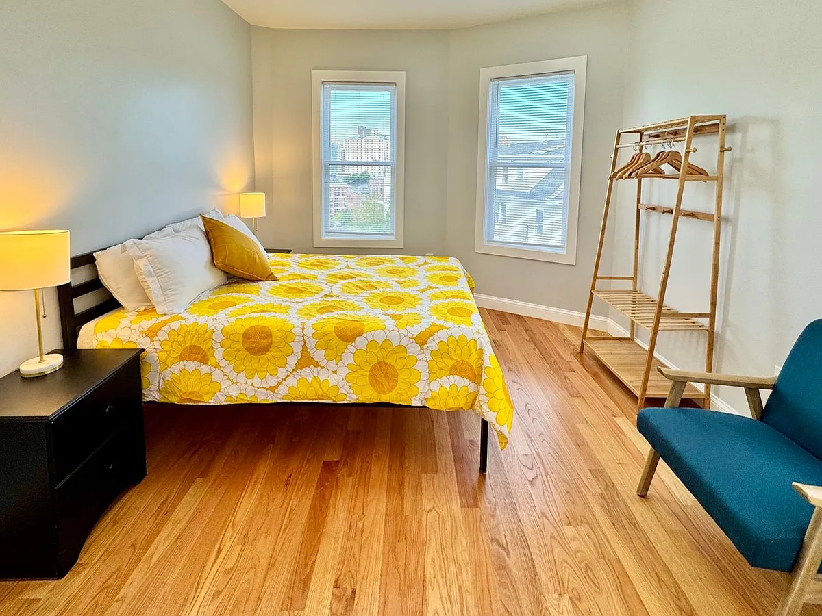 Building Photo - 186 Hillside St #2B