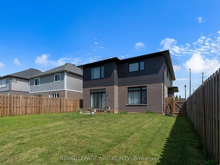 20 Myrtle St — Photo 3