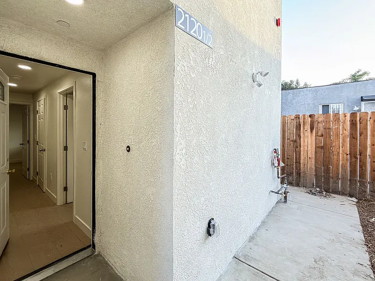 Brand New Luxury 4 & 5 Bed Units — Photo 6