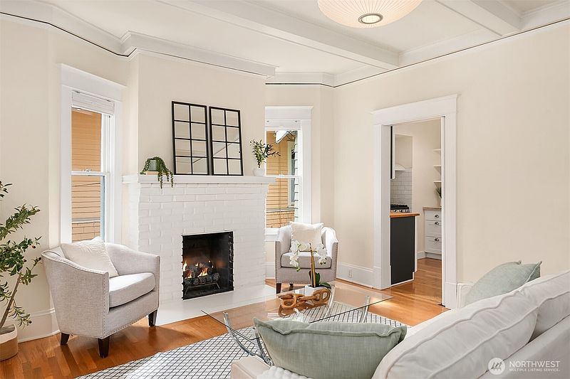 4th image of 4663 1st Avenue NE