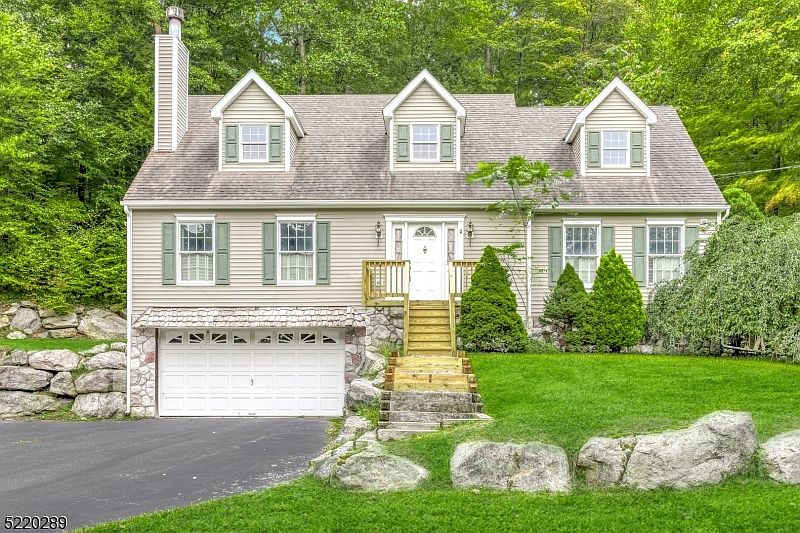 1st image of 26 Woodland Hills Dr