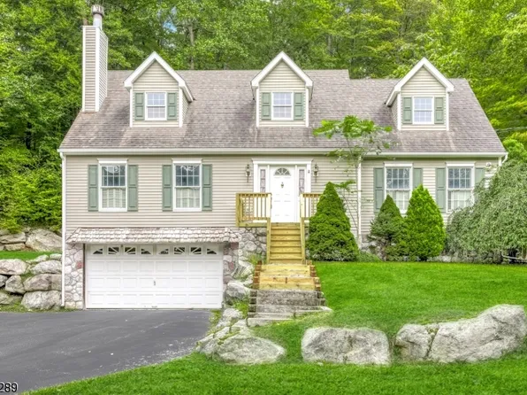 26 Woodland Hills Dr, Vernon Twp., NJ 07461