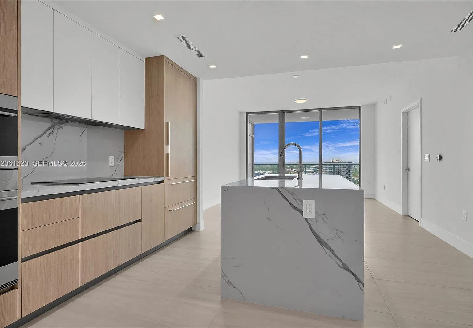 One Park Tower Condo 1807 — Photo 4