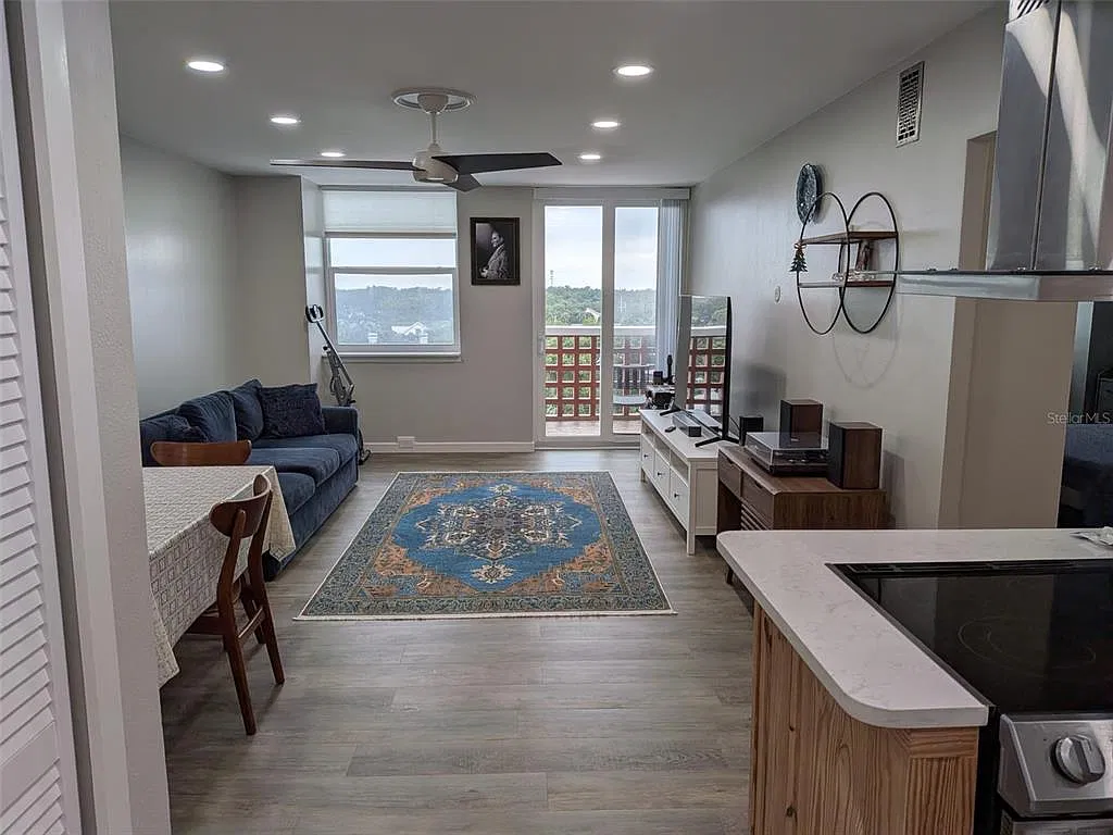 1 bed, 1.0 bath, 656 sqft, $2,500 — Photo 2