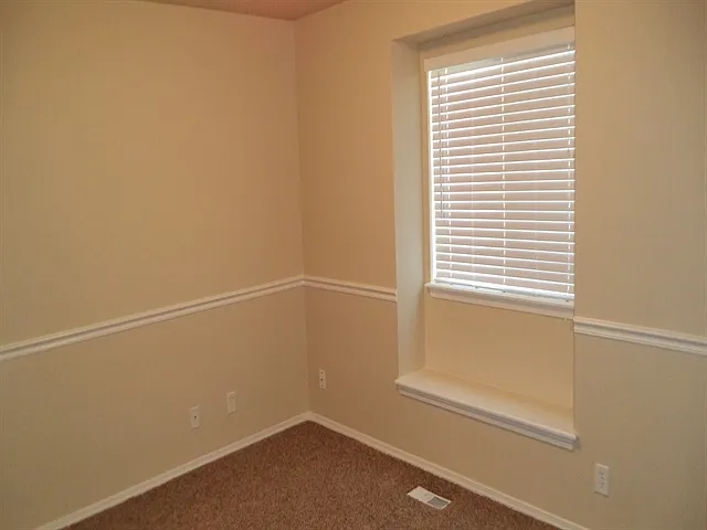 1439 W Crenshaw St — Photo 15