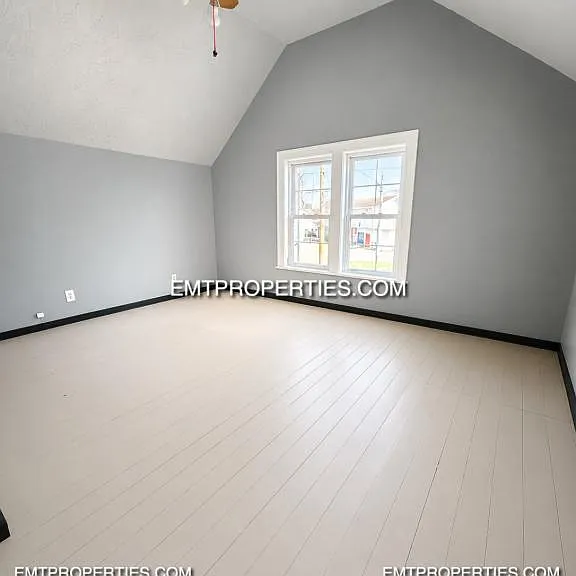 1220 W Erie Ave — Photo 3