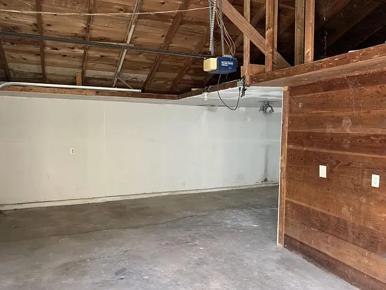 2046 N Campbell Ave — Photo 14