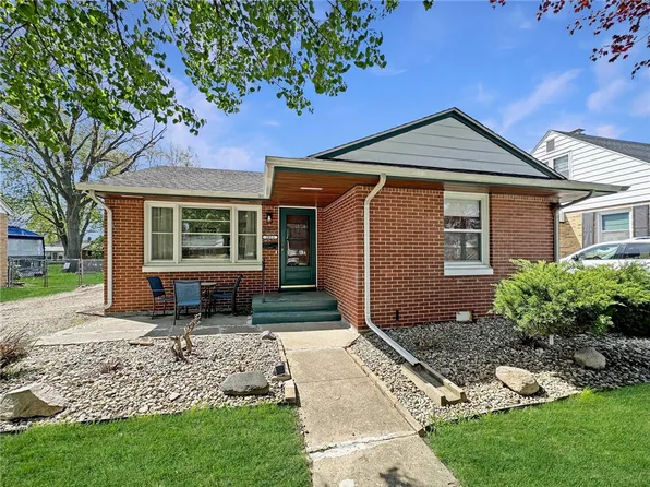 2813 Walnut Ave, Mattoon, IL 61938