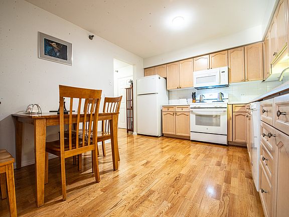 3rd image of 7031 W Touhy Ave