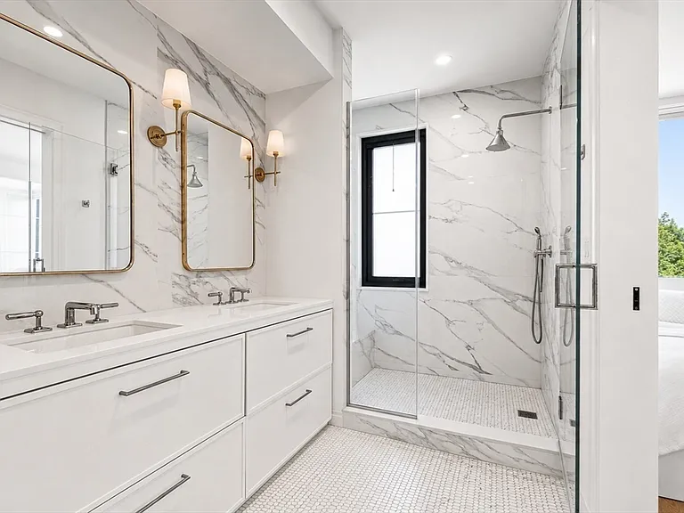 100 Linden St #203 — Photo 16