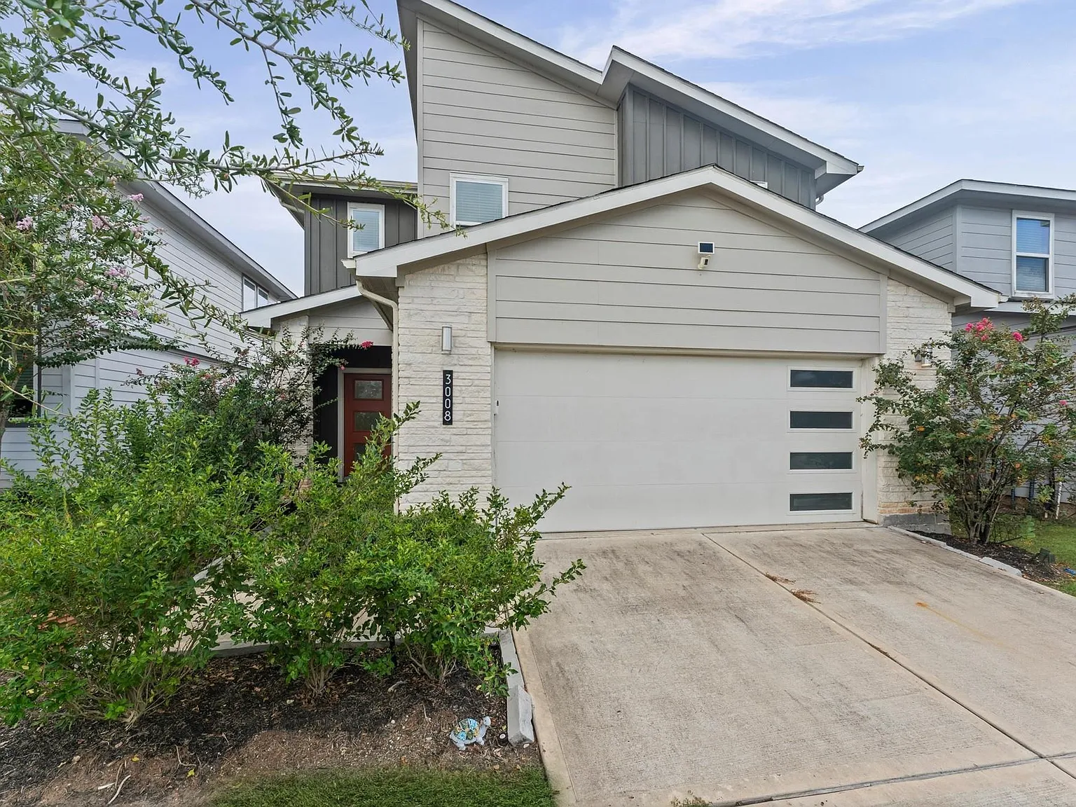 4 bed, 2.5 bath, 2221 sqft, $2,500 — Photo 4