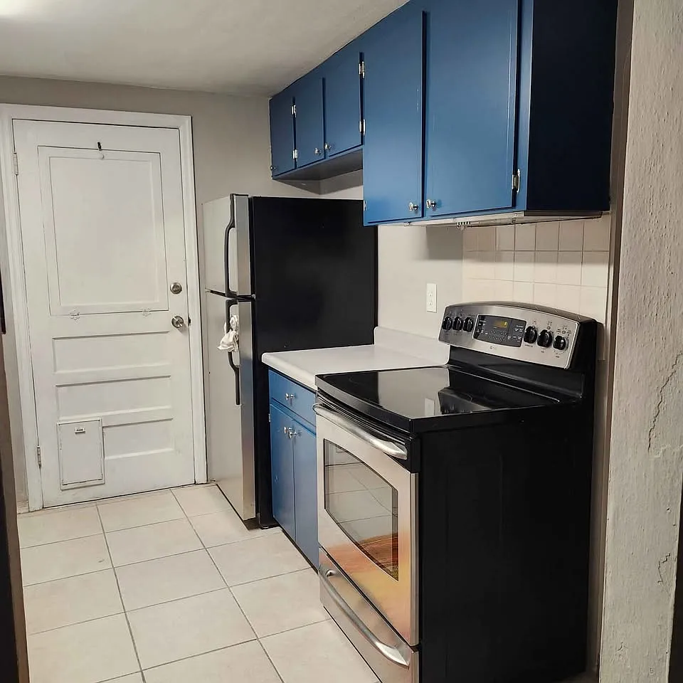 2 bed, 1000 sqft, $2,075 — Photo 2