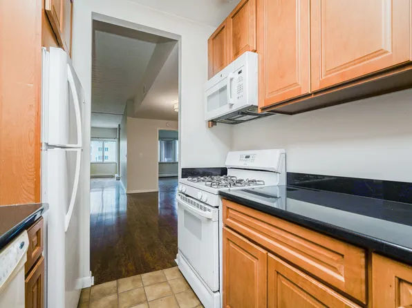 80 Bay Street Landing image 15 of 31