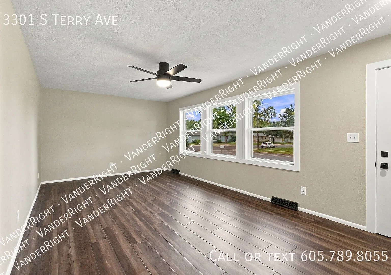 Renovated 4-Bedroom Home with 4 Stall Garage And Fenced Yard! — Photo 1