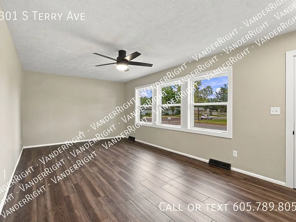 3301 S Terry Ave