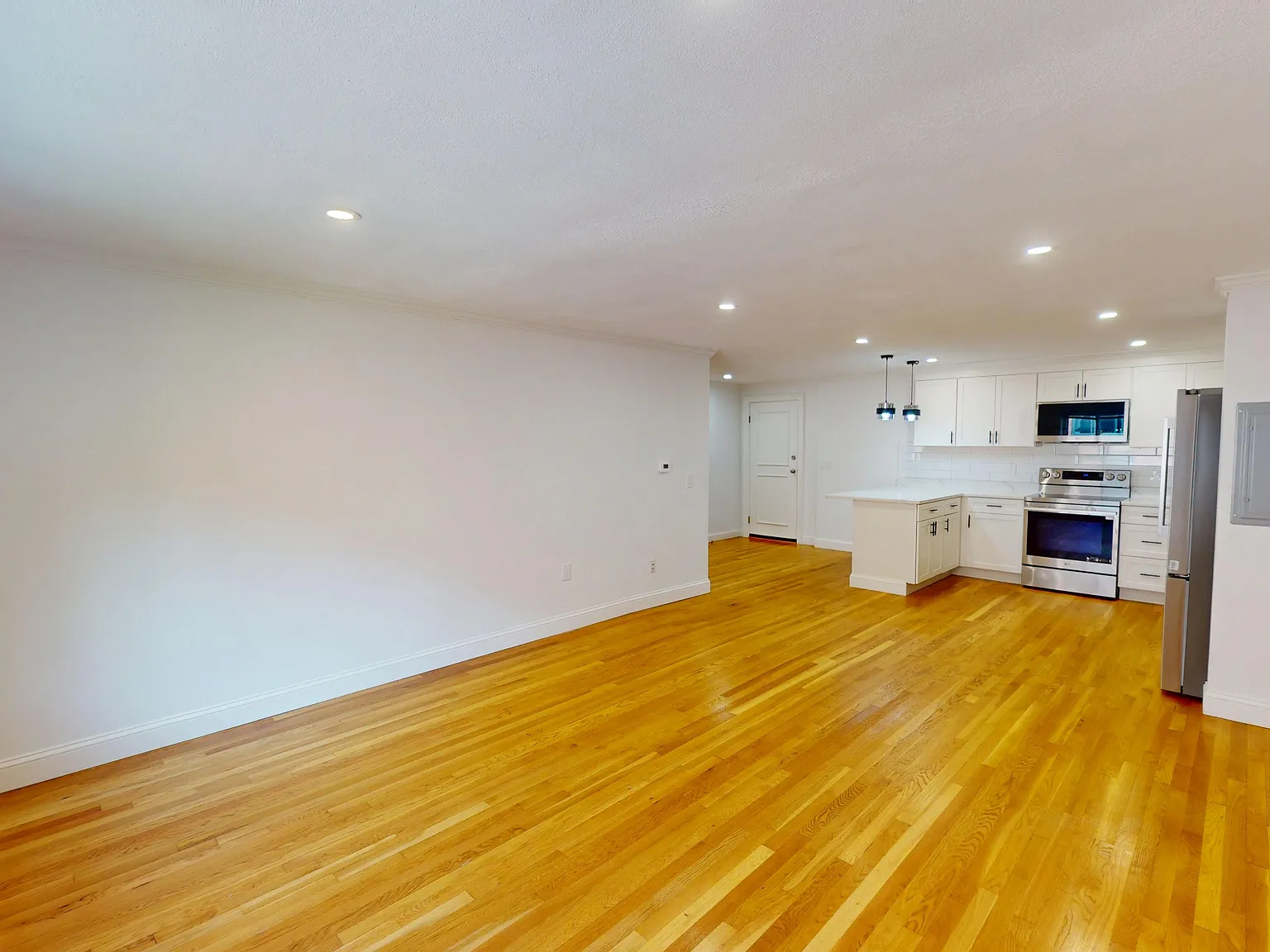 1 bed, 1.0 bath, $2,800 — Photo 3