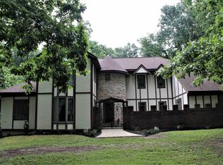 1603 N Oak Ridge Ln, Washington, IN 47501