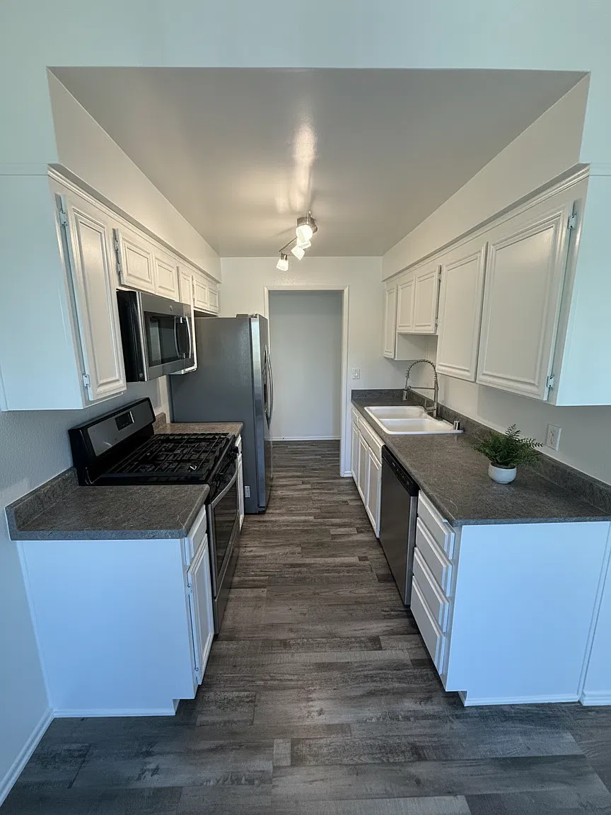 1 bed, 820 sqft, $1,950 — Photo 3