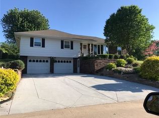 2906 Kimbrough Ln, Saint Joseph, MO 64506