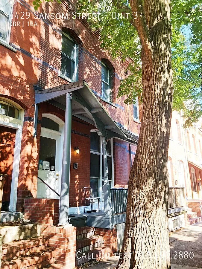 Large Studio located in University City! — Photo 2