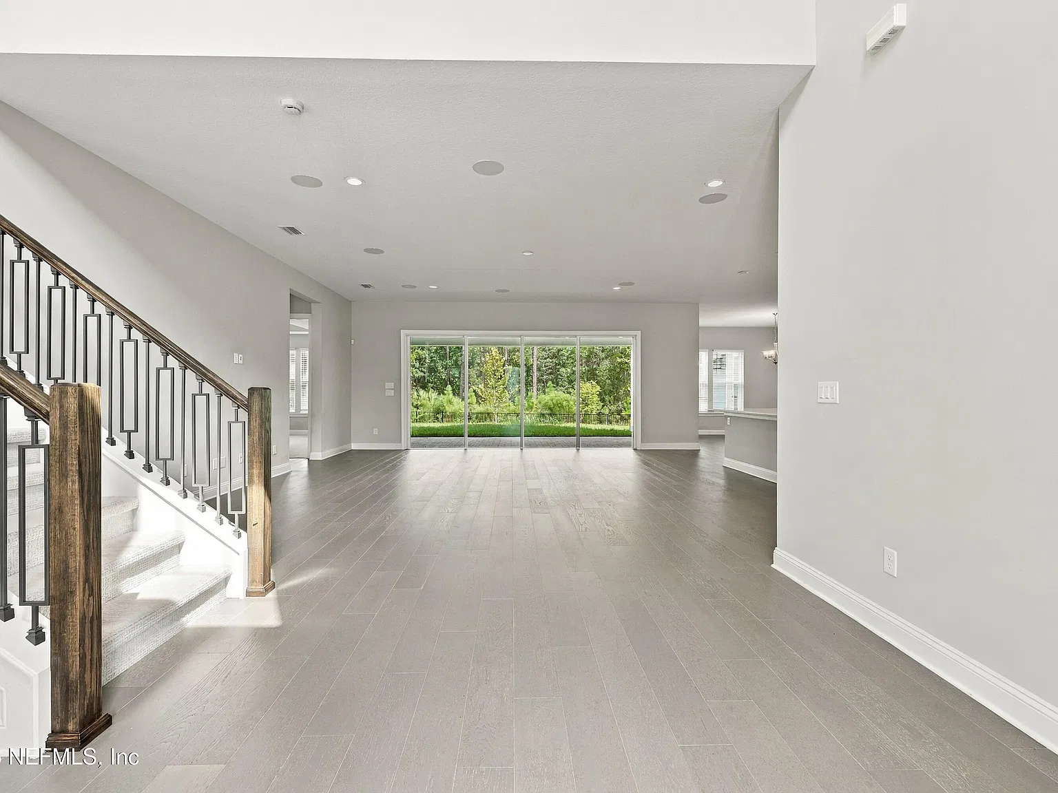 6 bed, 5.0 bath, 4390 sqft, $5,699 — Photo 2