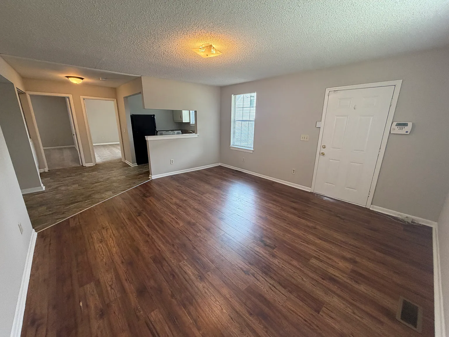 3 bed, 1.5 bath, 1000 sqft, $1,950 — Photo 3
