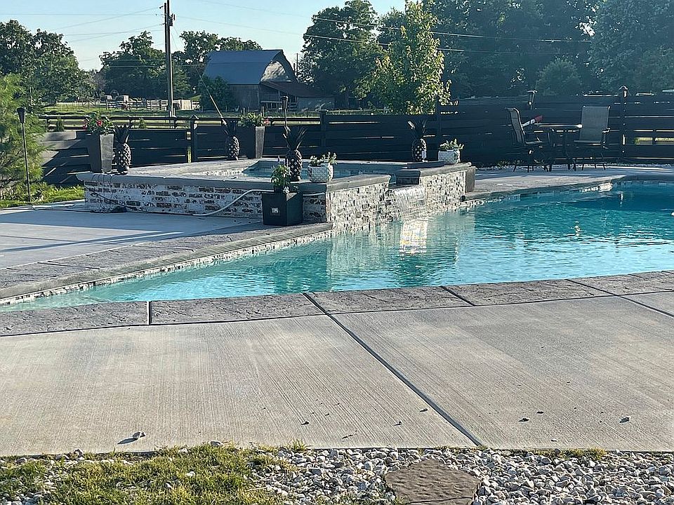 1st image of 113 Averie Ln