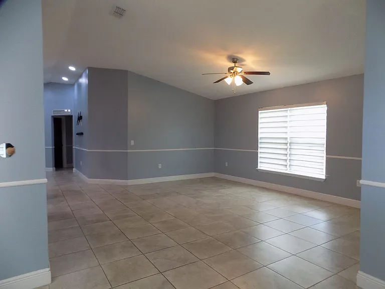 377 Cimarron Ct — Photo 4