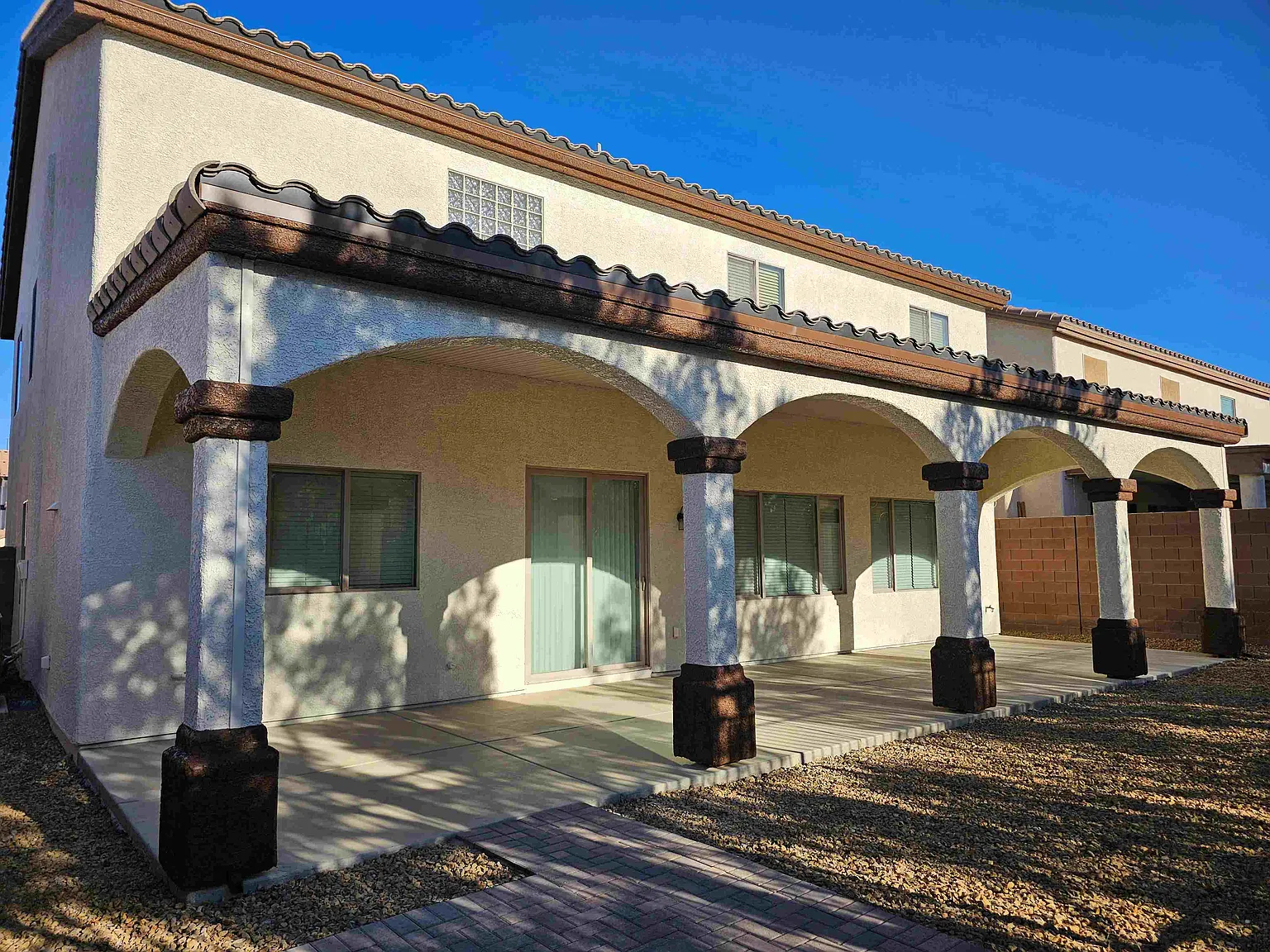 5 bed, 3800 sqft, $3,200 — Photo 4