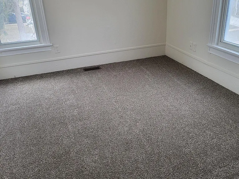 921 Hancock St — Photo 11