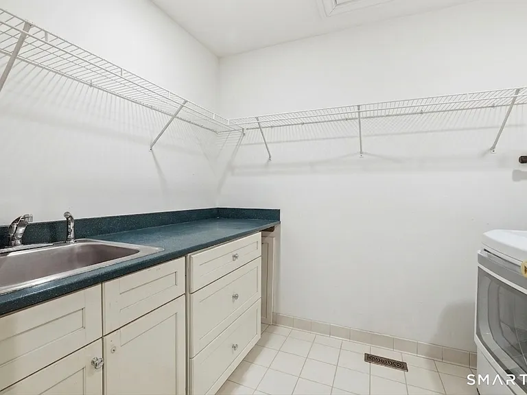 18 W Haviland Ln #B — Photo 15