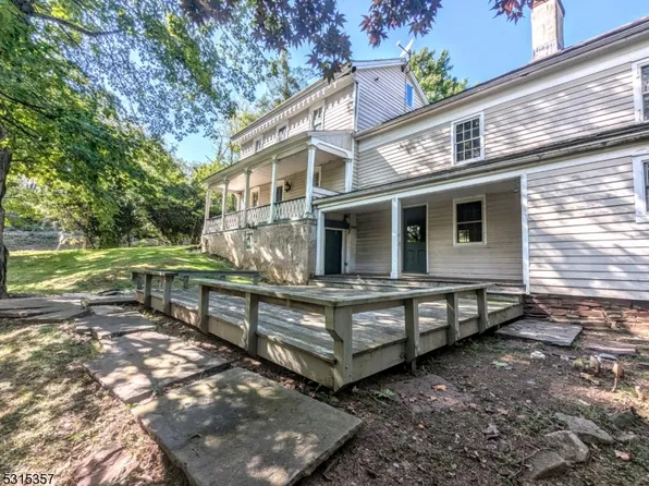 8 River Rd, Raritan Twp., NJ 08822