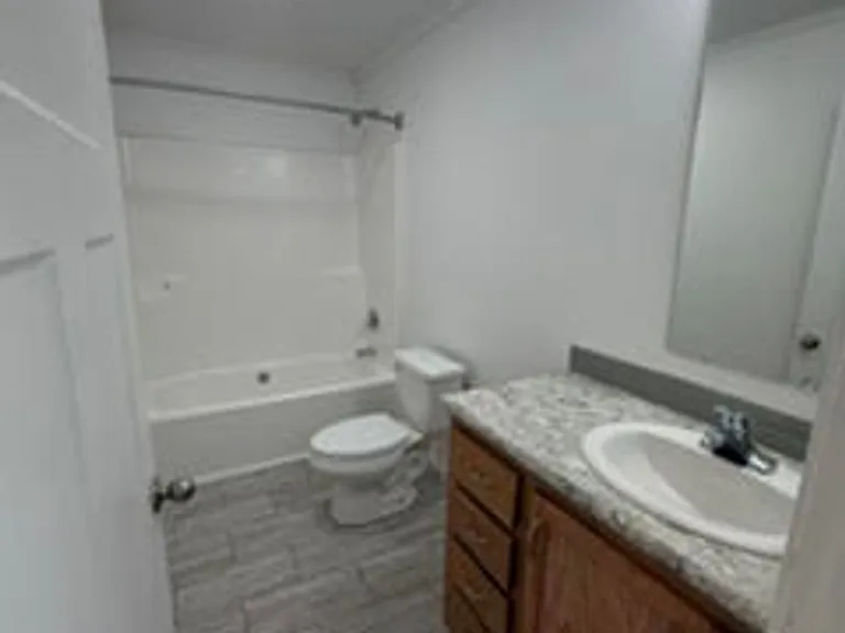 208 Onandaga Ave — Photo 10