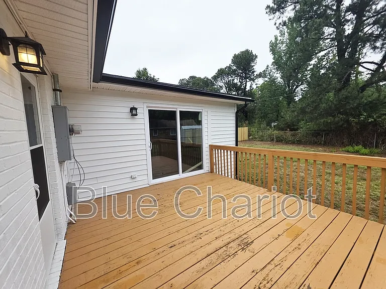 837 Waring St — Photo 3