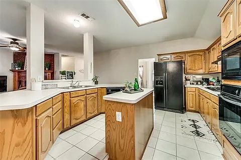 4th image of 5324 Vineyard Ln