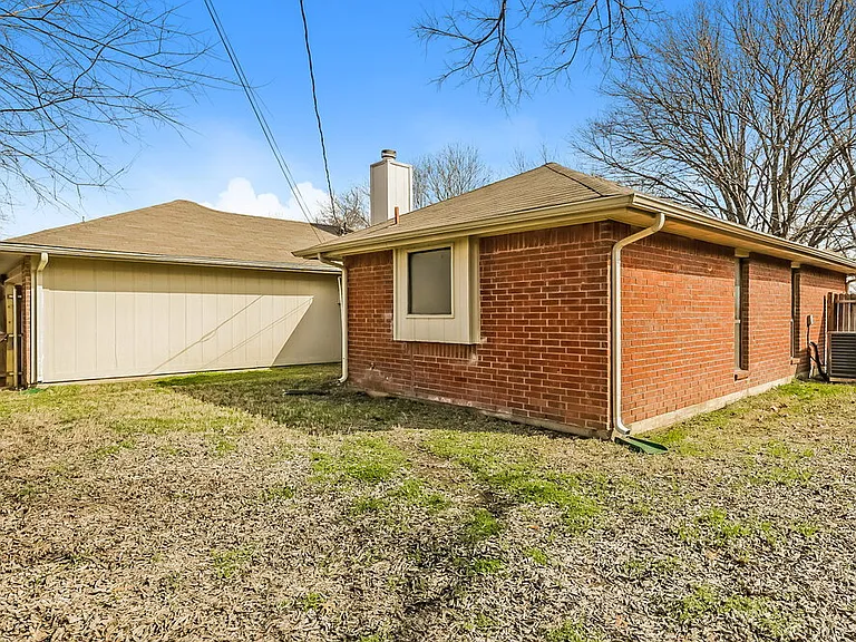 2605 Hartford Ln — Photo 16